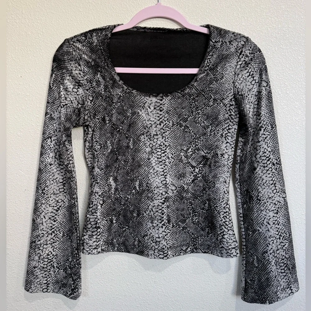 Vintage GUESS Y2K Snakeskin Print Mesh Long Sleeve Top Black Gray Fitted Size S - Picture 6 of 6
